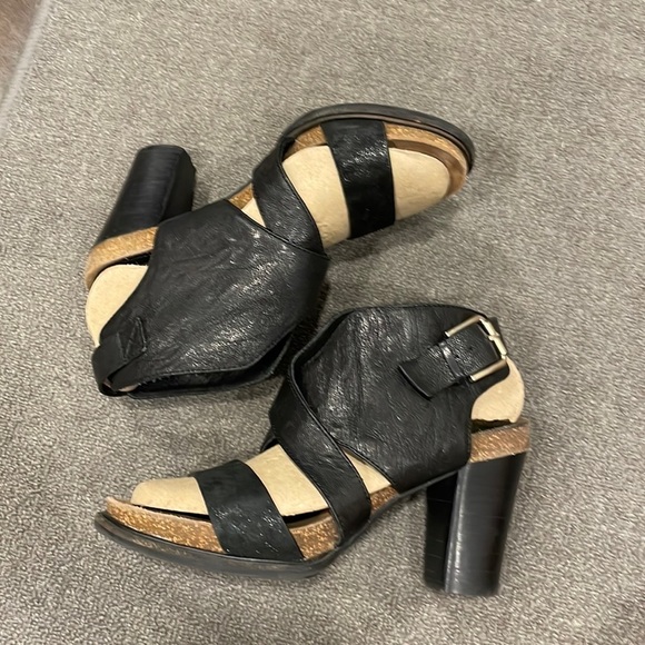 Sofft leather strappy heels - Picture 3 of 10